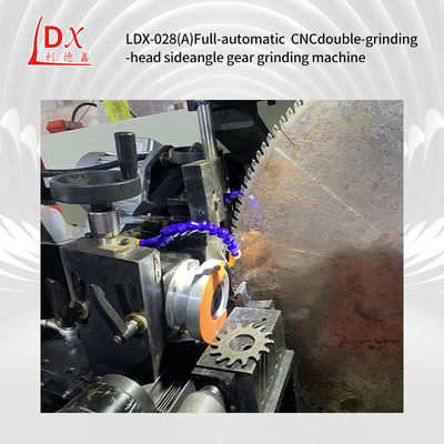 LDX-028A Całkowita maszyna do szlifowania CNC TCT Saw Blade Double Grinding Head Side Grinding Machine