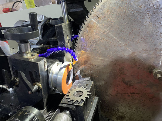 LDX-028A Całkowicie zamknięte serwo CNC okrągła piła głowa ostrza bok podwójne szlifowanie